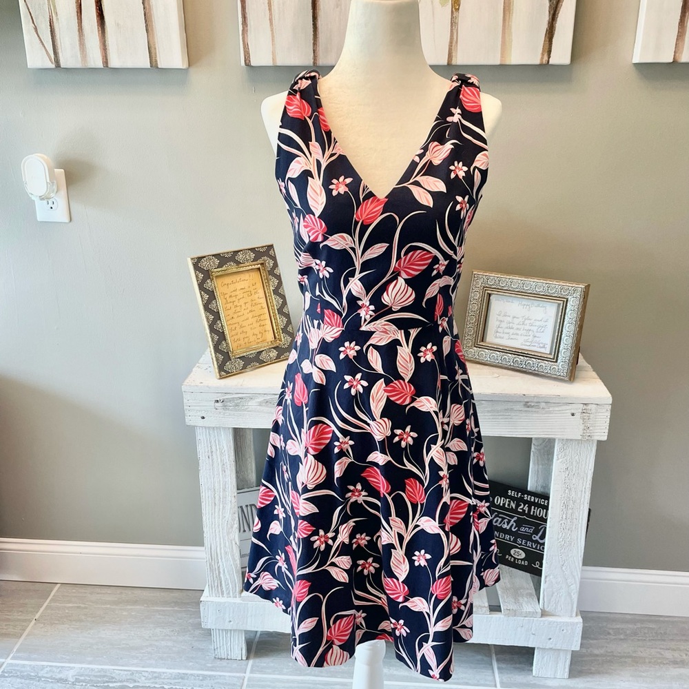 Draper James Knot Shoulder Dress SZ 2